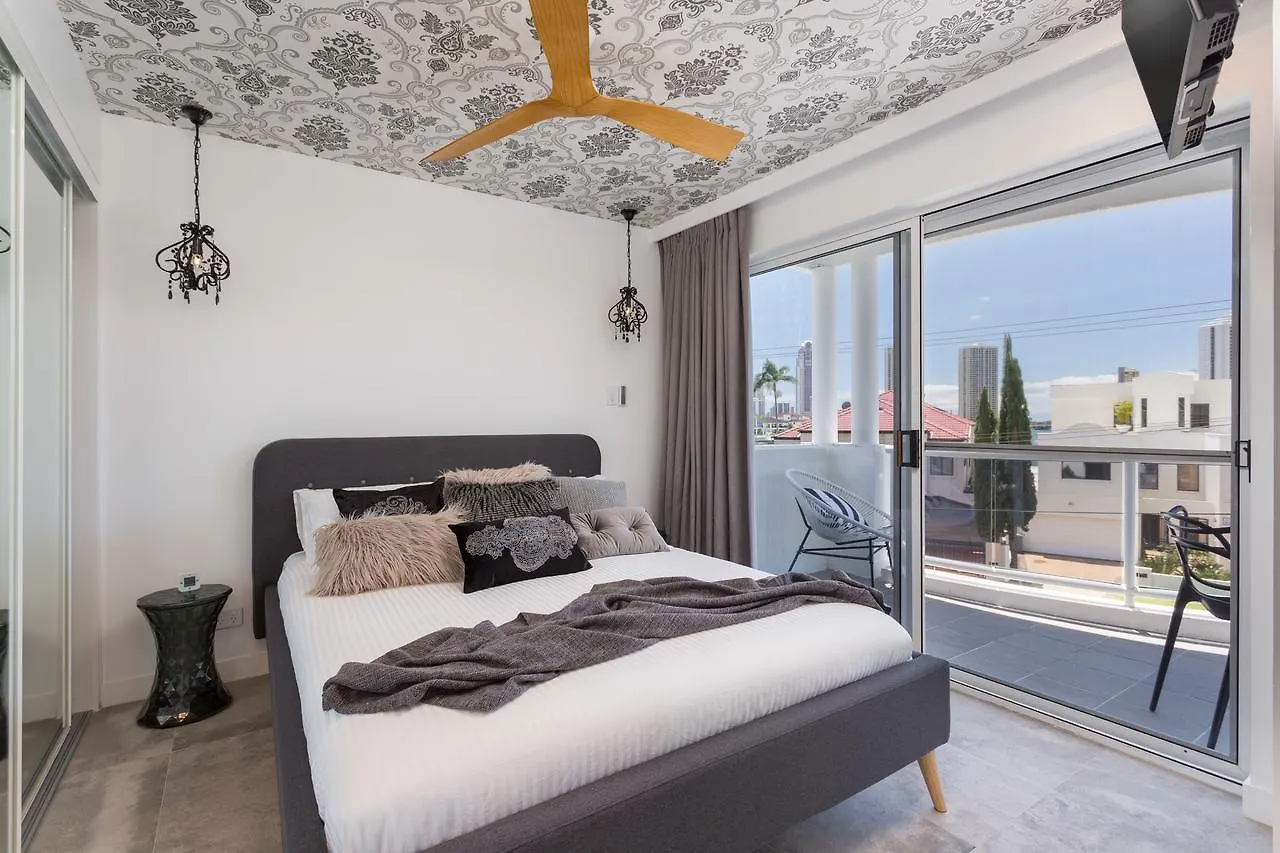 Chevron Sails Apartment Gold Coast